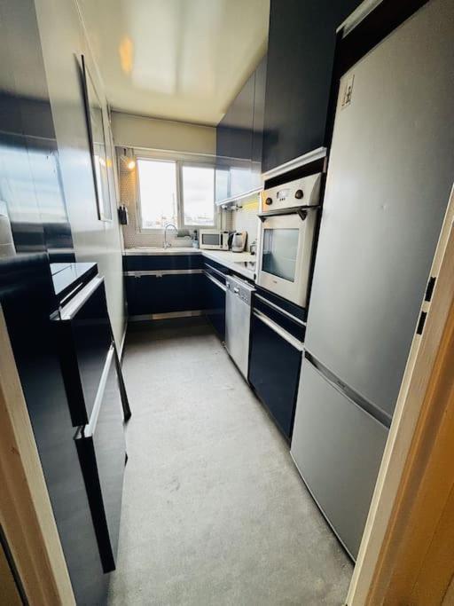Cosy Pere Lachaise-parking Prive Parigi